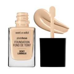 Photo Focus Dewy Foundation | Porcelain